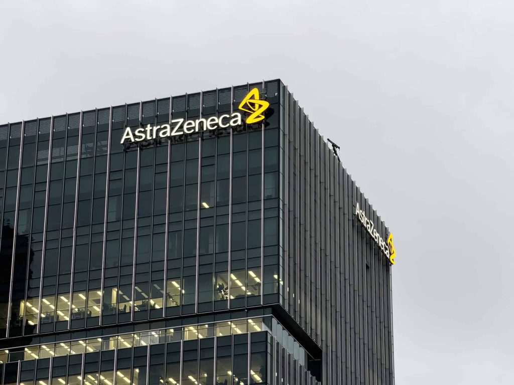 AstraZeneca é 2ª farmacêutica a suspender investimentos no Reino Unido