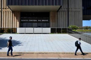 Boletim Focus: mercado reduz projeções de inflação para 2025, mas
