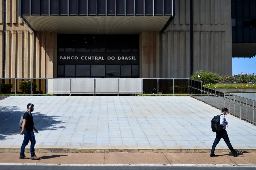 Boletim Focus: mercado reduz projeções de inflação para 2025, mas