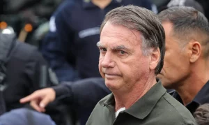 Bolsonaro apresenta melhora parcial após internação por mal-estar, diz boletim