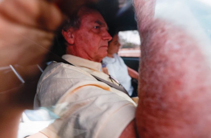 Bolsonaro é levado a hospital em Brasília após mal-estar durante