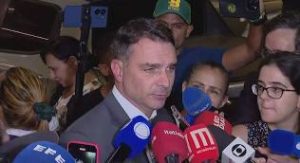 Bolsonaro ficou dez segundos sem respirar e vomitou com força,