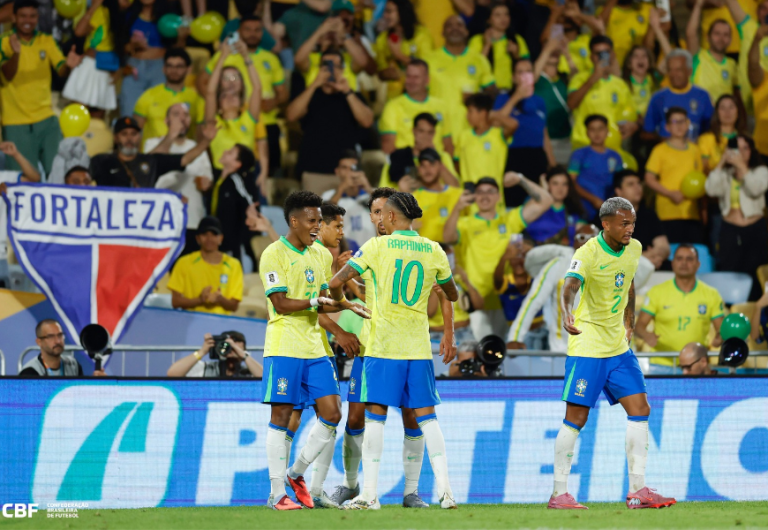 Brasil encanta Maracanã, derrota Chile e consolida caminho para a