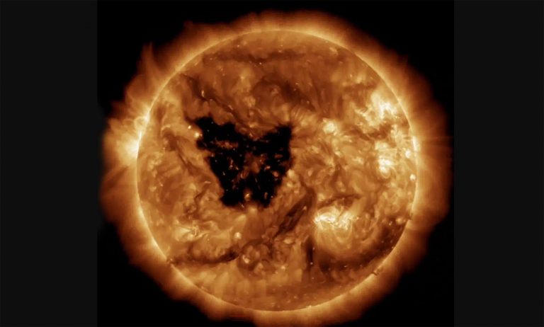 Buraco em forma de borboleta 23 vezes maior que a