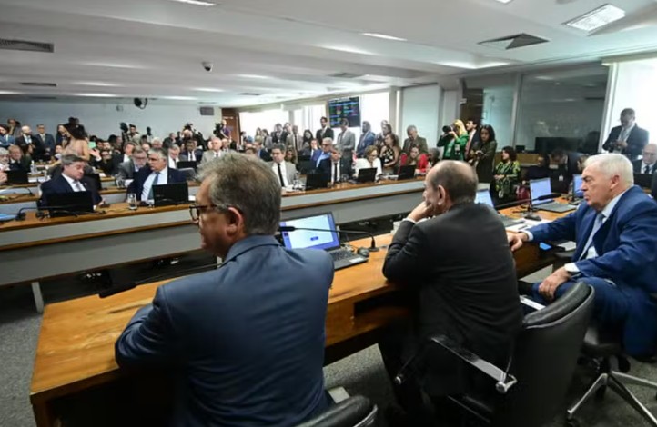 CCJ do Senado rejeita PEC da Blindagem por unanimidade
