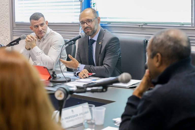 CPI dos roubos de carros na Alerj tem início tenso