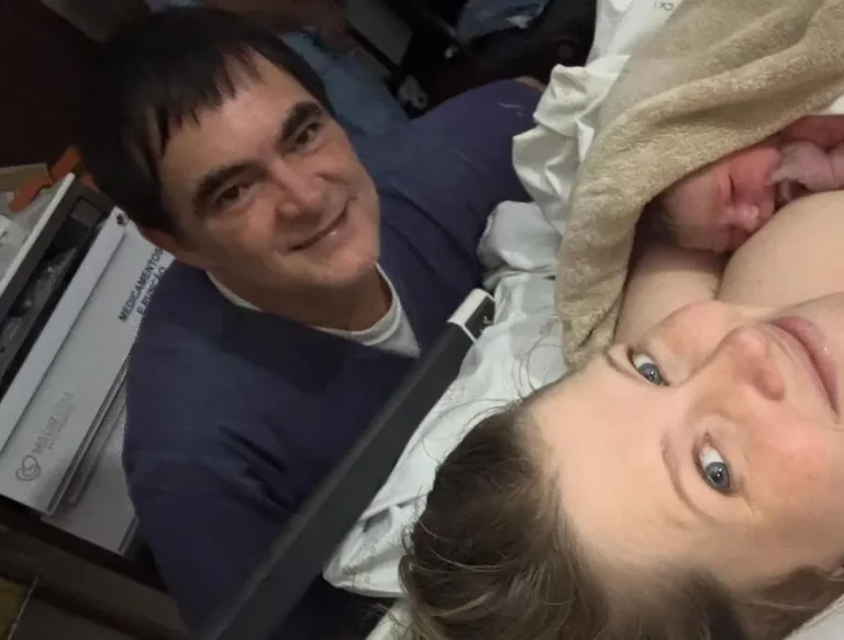 Cantor Samuel Rosa celebra a chegada da 4ª filha, aos