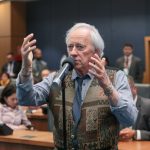 Carlos Minc denuncia ameaças de morte após polêmica sobre religião