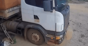 Carreta desgovernada invade casa e fere três pessoas em Açailândia