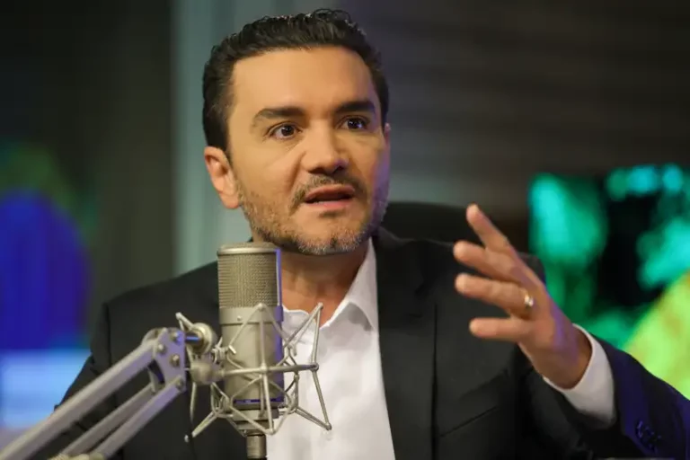 Celso Sabino entrega a Lula carta de demissão e deixa