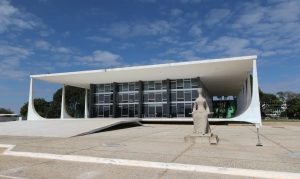 Centrão fecha acordo sigiloso com ministros do STF que rejeita