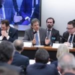 Chamado de 'Tachad' na Câmara, Haddad reage: não corrigir tabela