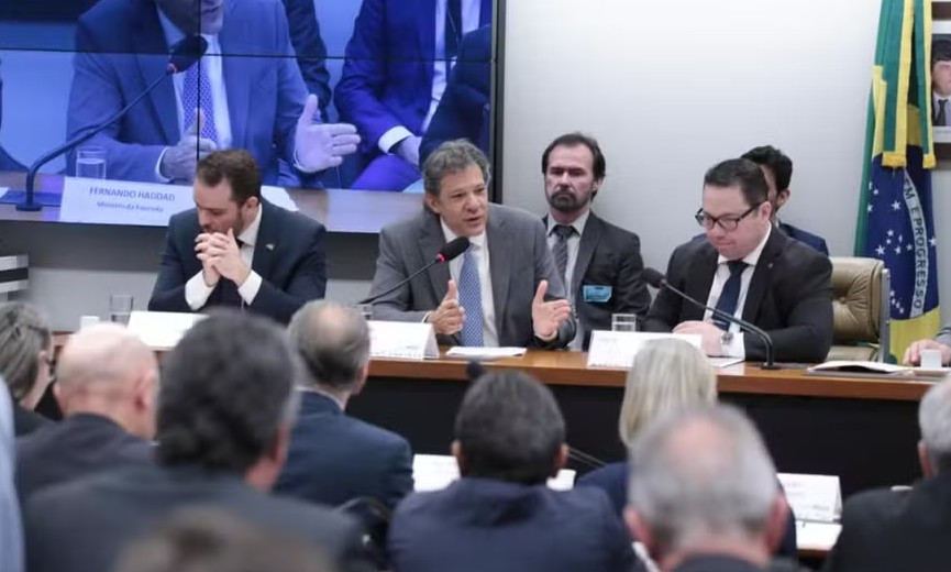 Chamado de 'Tachad' na Câmara, Haddad reage: não corrigir tabela