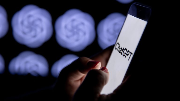 ChatGPT ganhará versão especial para adolescentes e poderá acionar polícia