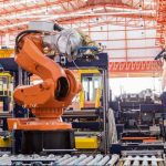 China avança na adoção de robôs em fábricas e deixa