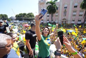 Com Michelle e Tarcísio, ato pró-Bolsonaro na Paulista tem faixas