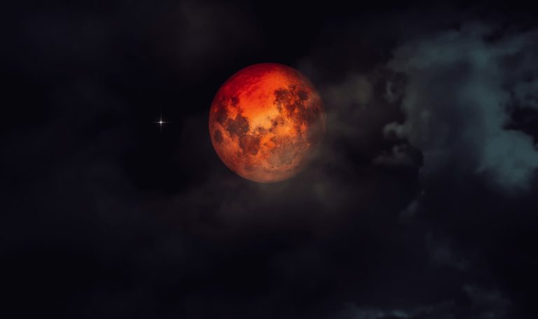 Como assistir ao eclipse lunar total pela internet