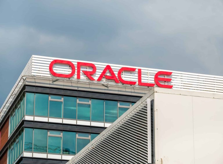 Contratos multibilionários de IA turbinam caixa da Oracle