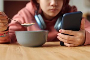 Curso online ensina controle parental para pais e educadores
