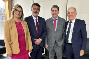 Deputado Vitor Júnior cobra ANS em meio à crise da