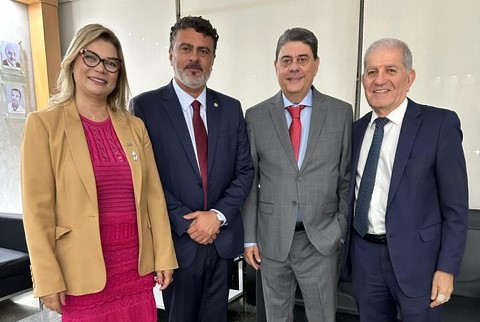 Deputado Vitor Júnior cobra ANS em meio à crise da