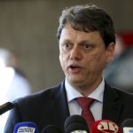 Deputado aciona MP para investigar viagem de Tarcísio a Brasília