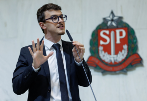 Deputado critica falha de Tarcísio na proteção ao delegado Ruy