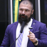 Deputado que se orgulha de avô nazista defende dividir o