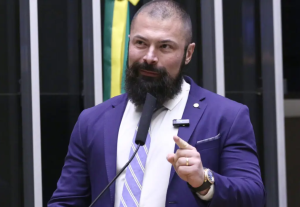 Deputado que se orgulha de avô nazista defende dividir o