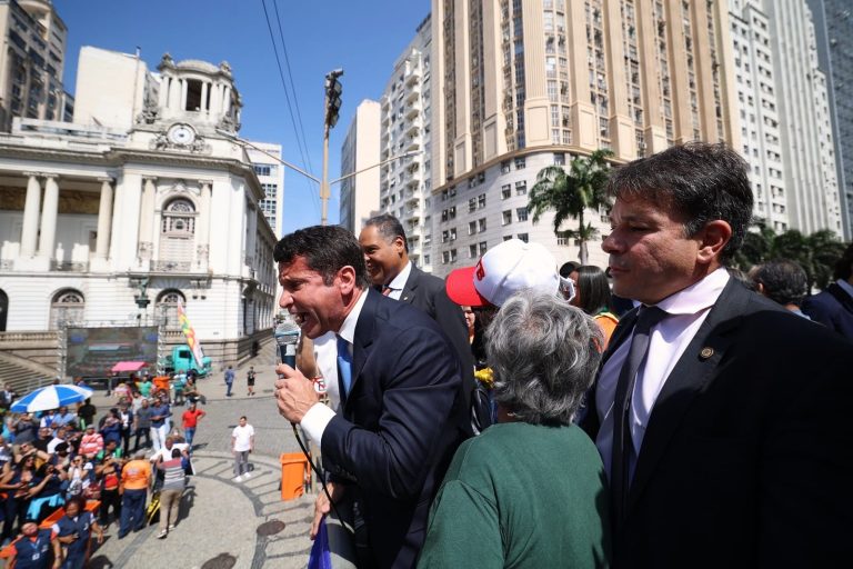 Deputados federais baixam na Cinelândia para discutir PEC voltada para