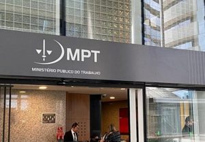 Deputados levam ao MPT denúncia contra perseguição de Nikolas Ferreira