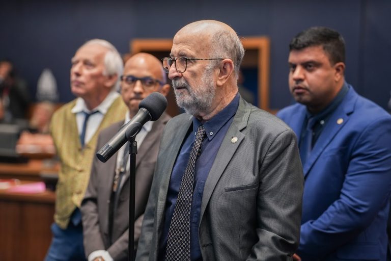 Deputados votam ampliação de isenção do IPVA para pessoas com