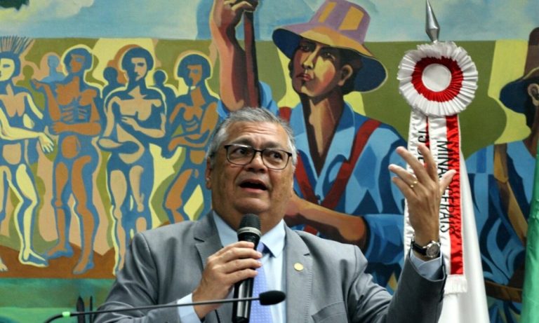Dino usa ‘Pateta e Mickey’ para fazer piada a Trump