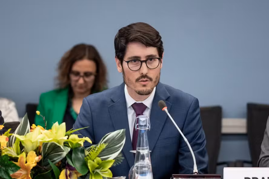 Diretor brasileiro no Banco Mundial critica grupo político que atua