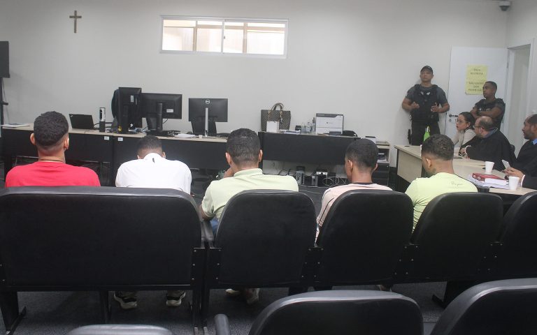 Dois homens são condenados a mais de 30 anos por