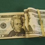 Dólar recua a R$ 5,35 e fecha no menor valor