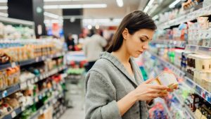 É seguro consumir alimentos após a data de vencimento?