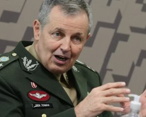 EUA avaliam revogar visto de comandante do Exército brasileiro, general