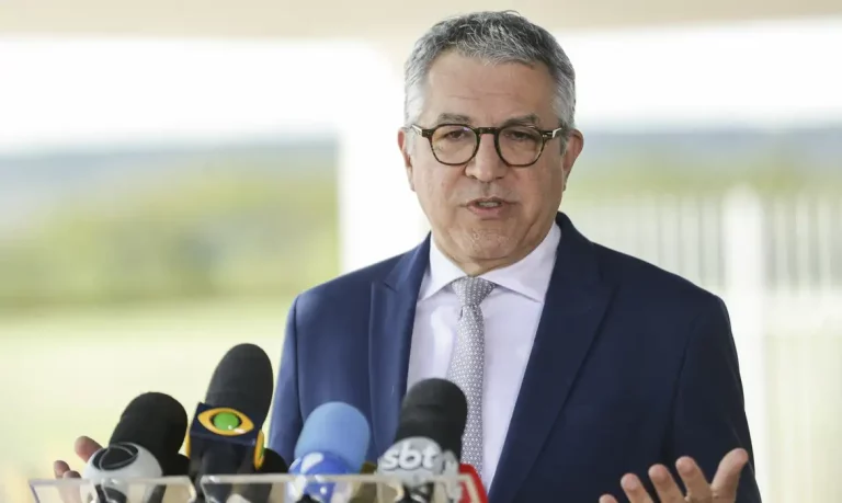 EUA liberam visto de Padilha após tensão diplomática entre Brasília