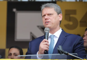 Economista é demitido da estatal CDHU após gritar "sem anistia"