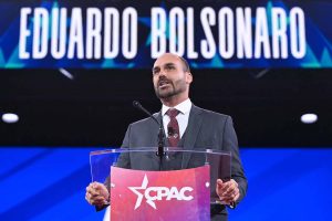 Eduardo Bolsonaro diz que será candidato à Presidência até contra