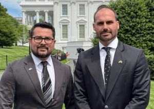 Eduardo Bolsonaro leva relato de julgamento da trama golpista a