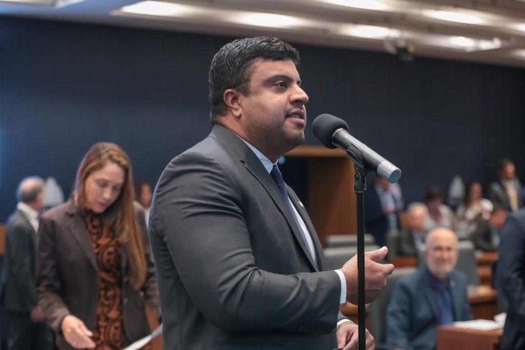 Elton Cristo volta a denunciar perseguição e tentativa de cassação
