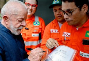 Em carta a Lula, petroleiros pedem reestatização da Refinaria de