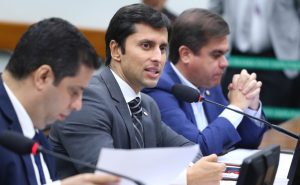 “Está calado agora, mas na hora de roubar, fala!”: Deputado