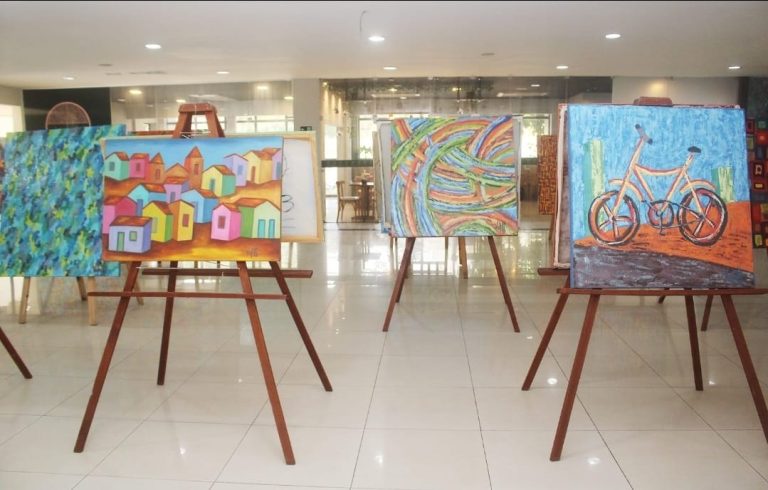 Exposição “70 mais cores” de Fábio Vidotti está em cartaz