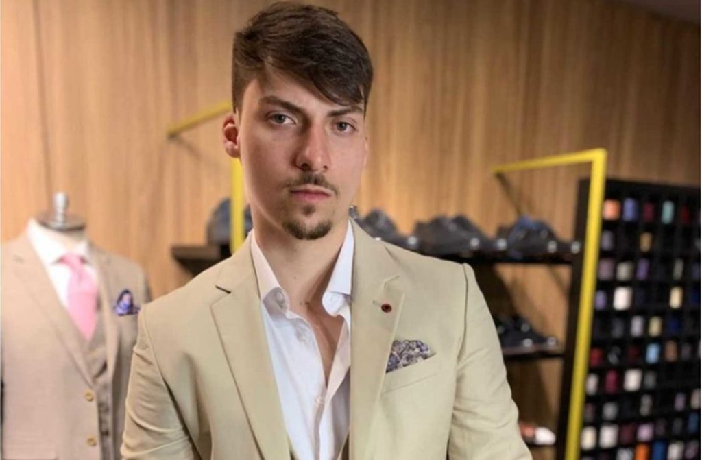 Filho "04" bajula EUA e fascista defensor da escravidão