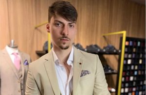 Filho "04" bajula EUA e fascista defensor da escravidão