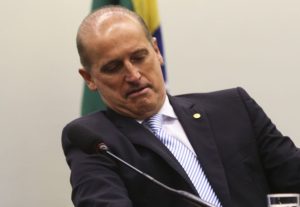 Filho de Lorenzoni atuou para entidade que drenou milhões de