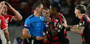 Flamengo comunica que tomará providências na Conmebol após arbitragem polêmica